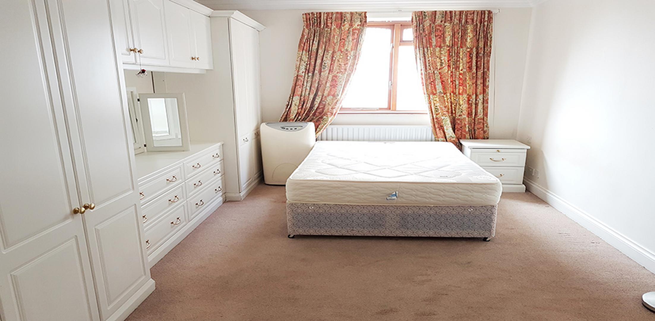 			RECENTLY REDECORATED , 4 Bedroom, 1 bath, 1 reception Flat			 Dollis Hill Lane, DOLLIS HILL